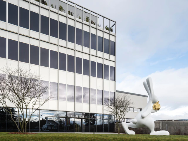 伝統と革新の融合を体現するオーデマ ピゲ、スイスの新拠点開設と共に贈る日本限定タイムピース