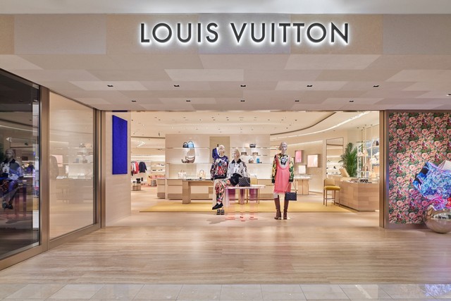 ヴィトン　VUITTON 店舗看板　インテリア Louis Vuittonの店舗内装を飾る特別な突板。 | abodesign（アボ