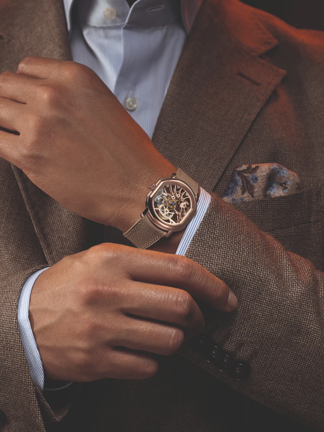 ダニエル・ロートのエクストラ プラット ローズゴールド スケルトン、ムーブメントの透ける美しさと伝統技術の融合