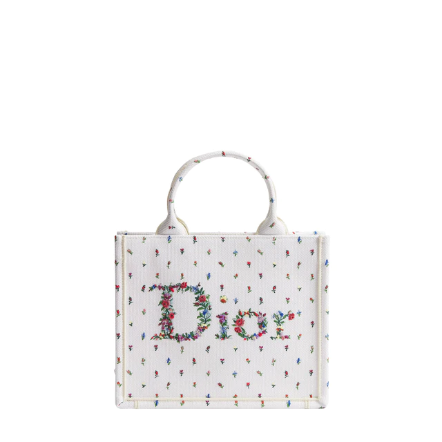 「ディオール ブックトート」*伊勢丹新宿店ポップアップ限定