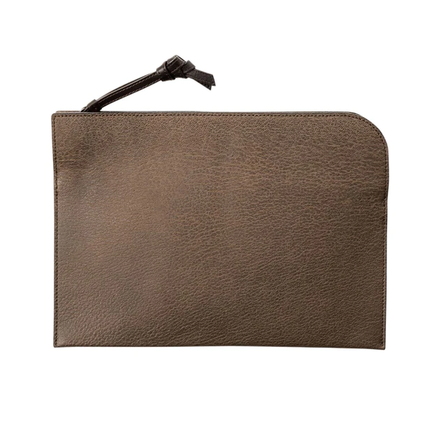 土屋鞄 日本独自の進化を遂げた希少な革で、伝統美を再現した