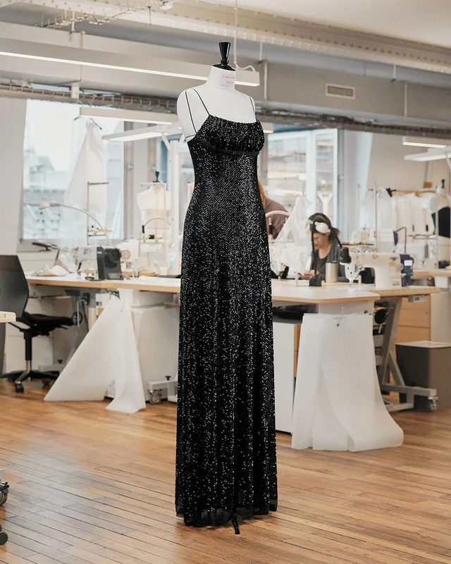 ルイ・ヴィトン ゼンデイヤ、パリでルイ・ヴィトンの豪華カスタム