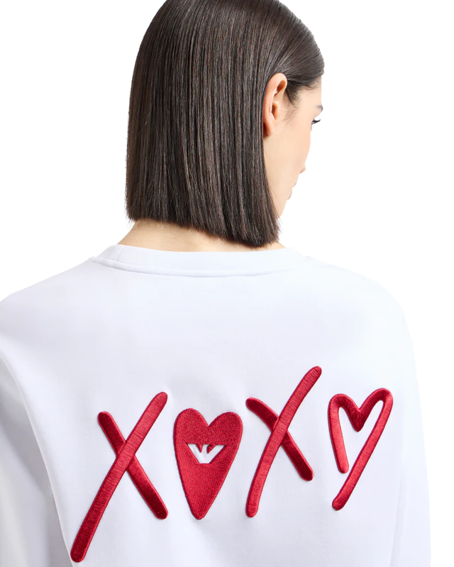 エンポリオ アルマーニ 中国のバレンタインからインスパイアされた