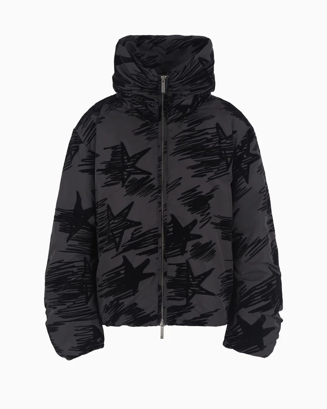 エンポリオ アルマーニ が提案する、2024 年秋冬新作アウターが登場