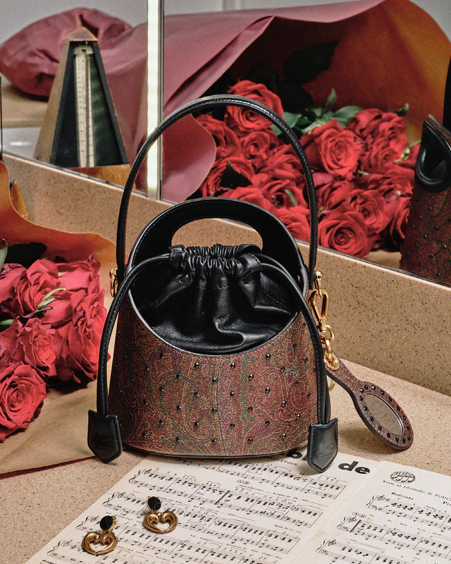 極美品✨ エトロ リュック ペイズリー 総柄 巾着 マルチカラー エトロETRO ペイズリー柄巾着バッグ 茶カーキワイン (K-147665)