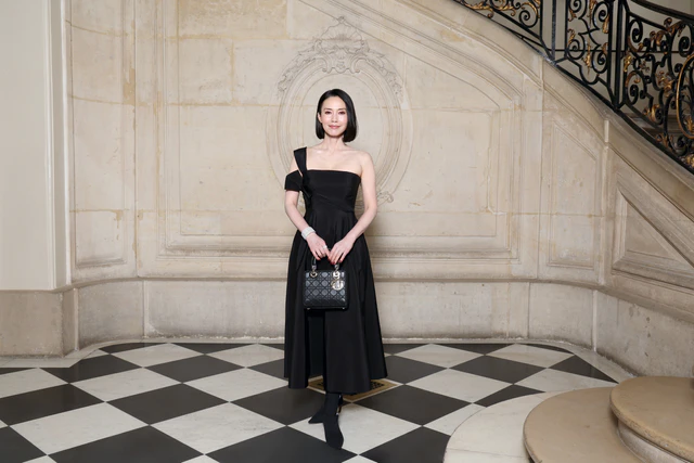 美品◇Dior◇ディオール◇Bee刺繍 チュールブラウス◇ブラック　芸能人着用 美品◇Dior◇ディオール◇Bee刺繍 チュールブラウス◇ブラック 芸能人