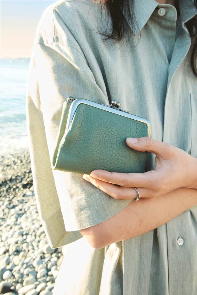 土屋鞄製造所 定番「トーンオイルヌメ」に数量限定色「アクアグリーン