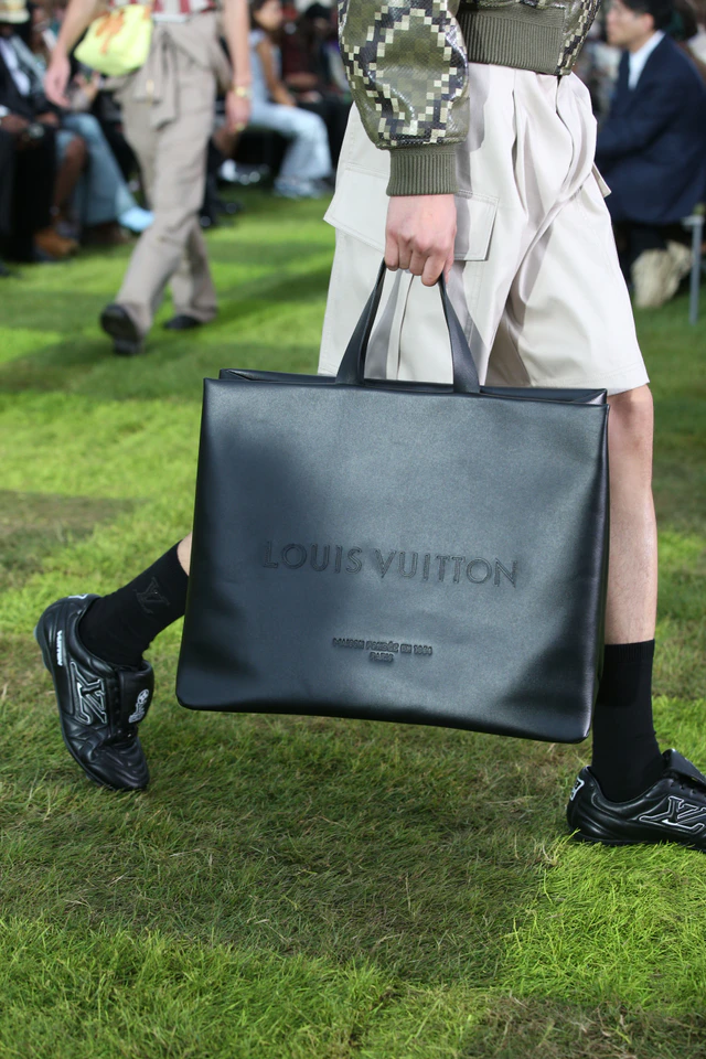 ルイ・ヴィトン サッカーのダイナミズムをシューズに「LV フット