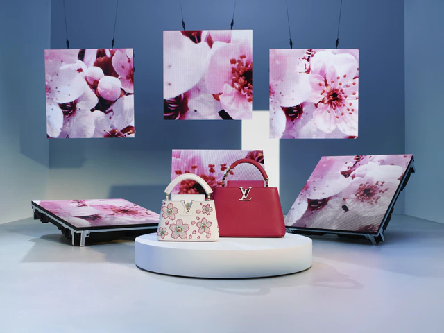【ルイヴィトン】フラワーがアクセント！PINKカラーサテン＆レザーミュール23㎝ ルイ・ヴィトン「LOUIS VUITTON × MURAKAMI」の第2章「チェリー