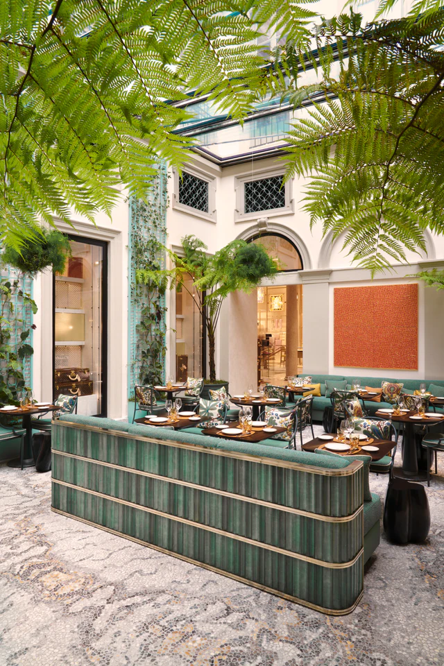 ルイ・ヴィトン 歴史的建築に息吹を与えたモンテナポレオーネ店