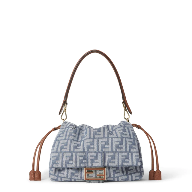 「マンマ バゲット」バッグ ミディアム ¥453,200(H18×W26.5×D8.5cm)