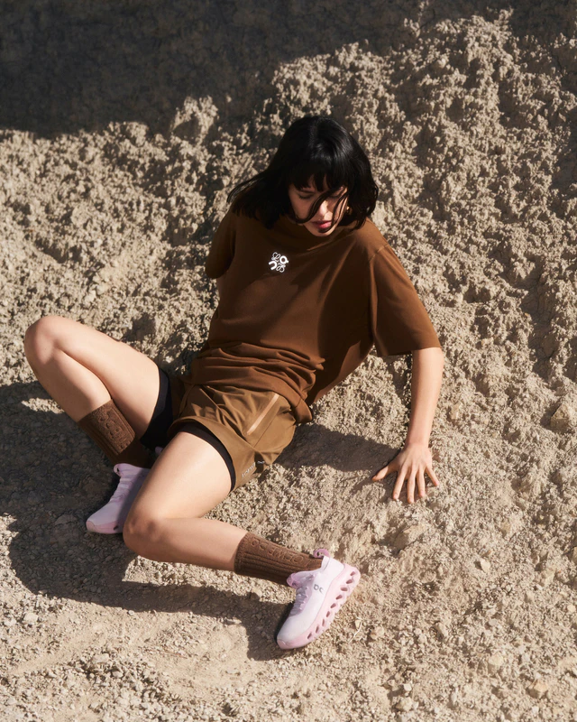 LOEWE X ON コラボ●ロゴ入りダブルレイヤーショートパンツ ひざ上丈］アイコン カットオフ ショートパンツ – EGOZARU