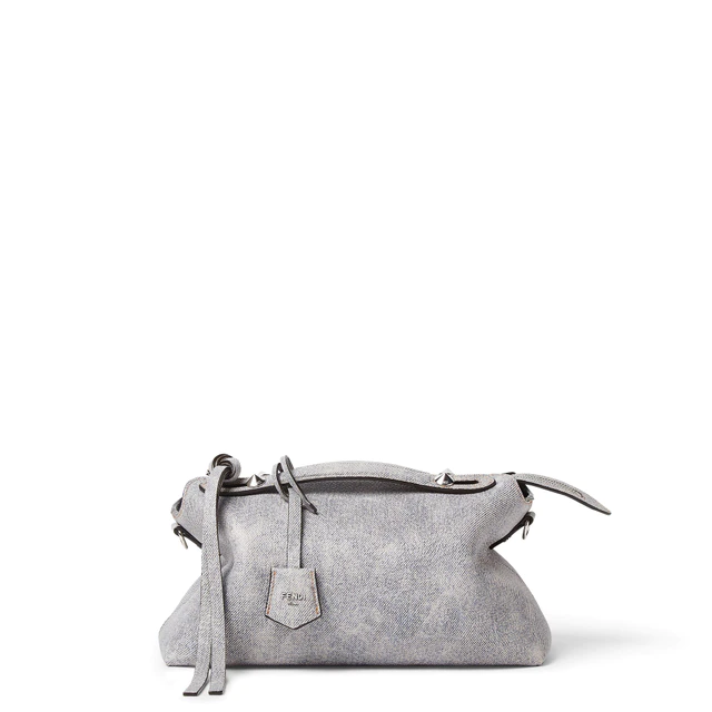 「バイ ザ ウェイ」バッグ ミディアム ¥404,800(H17×W29×D13cm)税込み