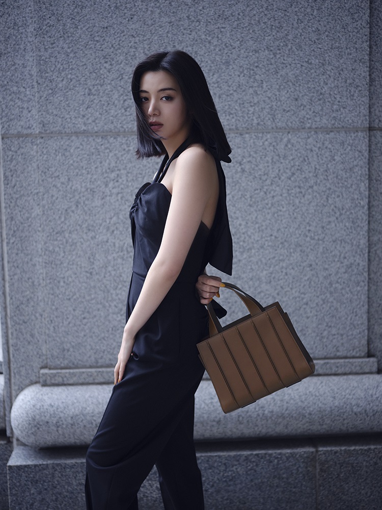 マックスマーラ「ホイットニー バッグ」10周年、森星と池田エライザが