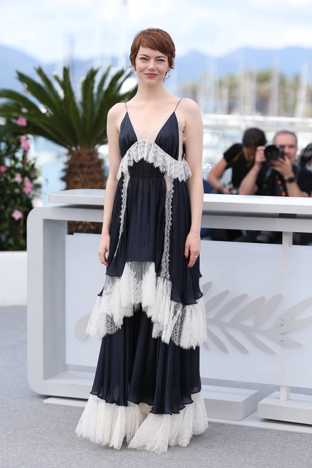 エマ・ストーンがカンヌで魅せたルイ・ヴィトンの最新ルックとジュエリー