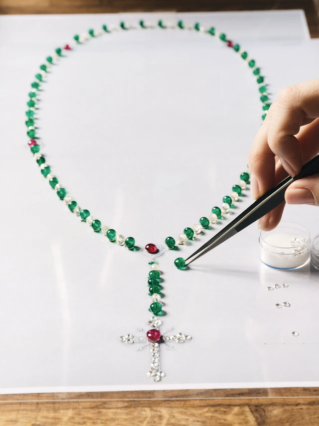 カルティエが映画『The Phoenician Scheme』のために制作した