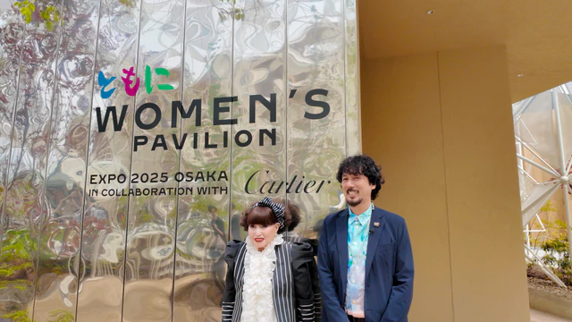 黒柳徹子さんが大阪・関西万博カルティエのウーマンズパビリオンに来館 ウーマンス パビリオン エントランスにて