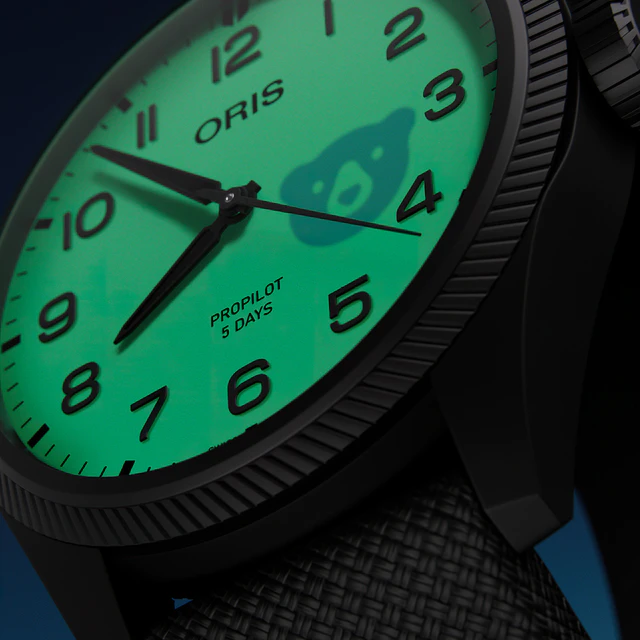 オリス Oris ヘルシュタインエディション2025モデル 暗闇の中では遊び心を楽しめるパイロットウォッチに変わる