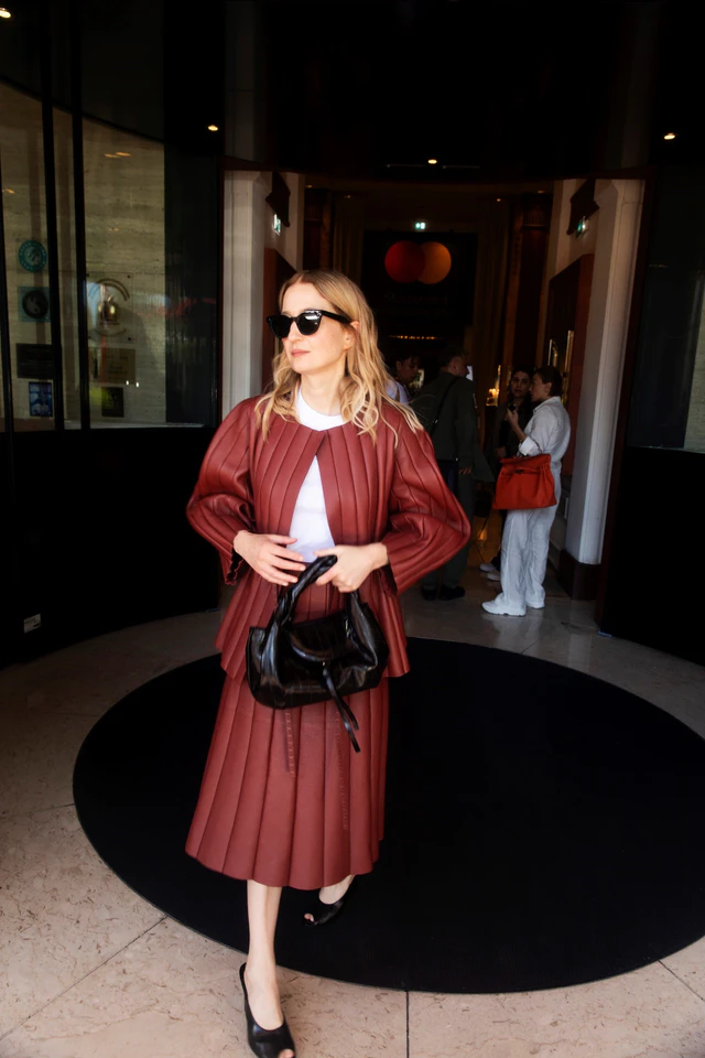 フェンディ2025-26年秋冬ウィメンズコレクション「フェンディ スパイ（FENDI Spy）」とアルバ・ロルヴァケル（Alba Rohrwachers）