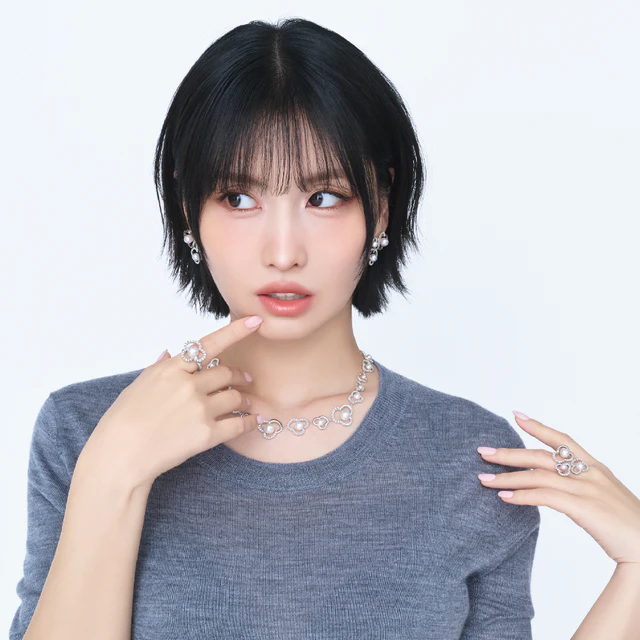 TWICE・MOMOが纏うTASAKIの新作「チャンツ」、花をテーマにしたパールの輝き