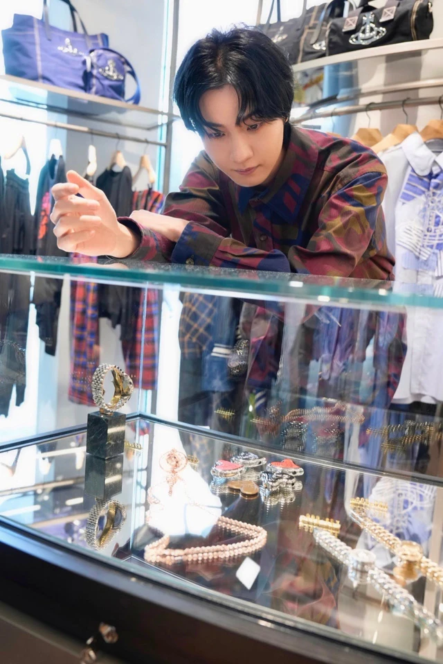 ヴィヴィアン・ウエストウッド RED+MANリニューアルオープンに来場した桜田通さん