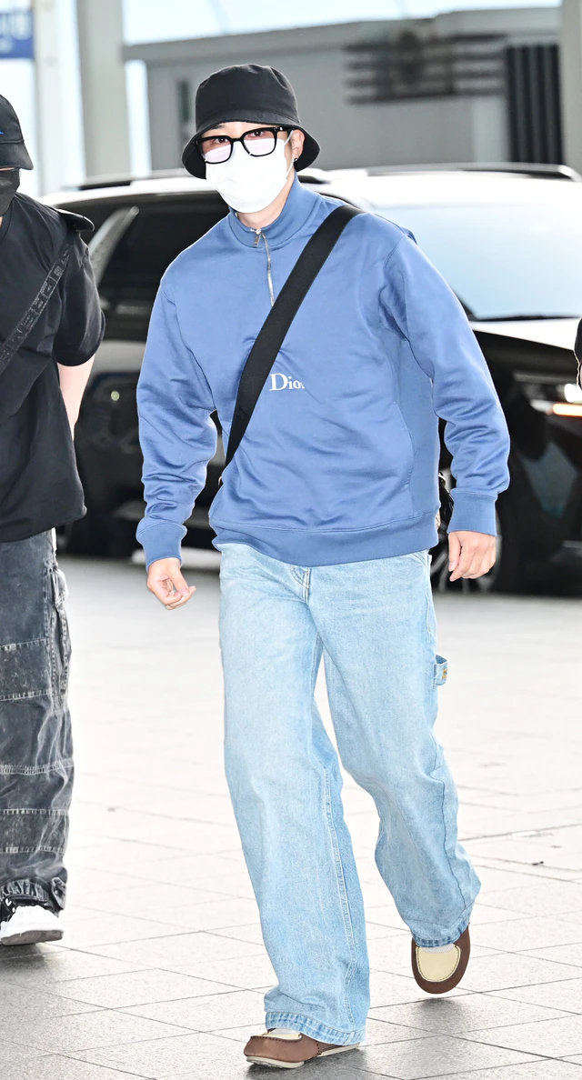ディオール スタイルのBTS ジミンが話題に、仁川空港からロサンゼルス