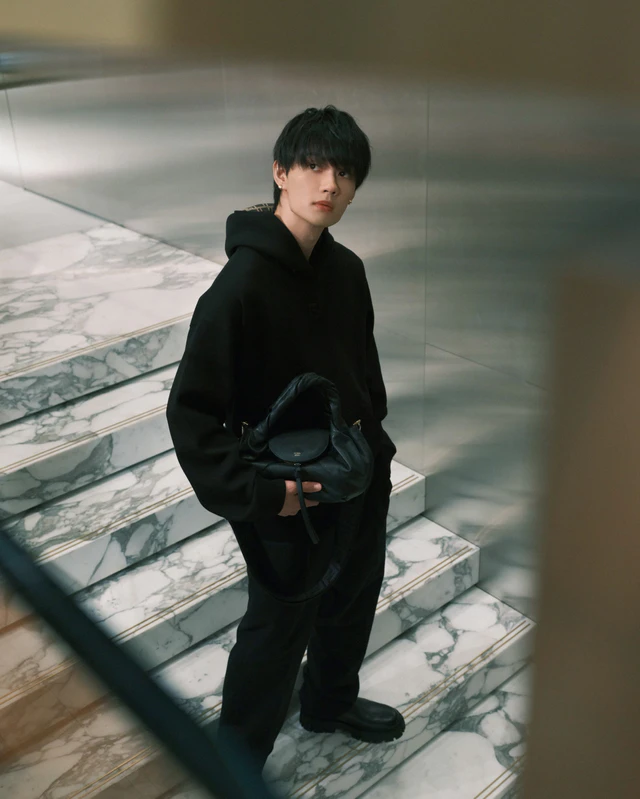佐野勇斗 FENDI – 「フェンディ スパイ」バッグ スモール(ブラック)