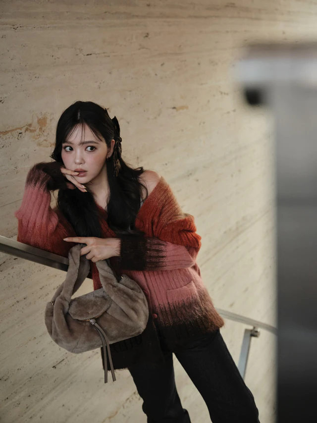 藤田ニコル FENDI – 「フェンディ スパイ」バッグ スモール(トリュフ・シアリング)