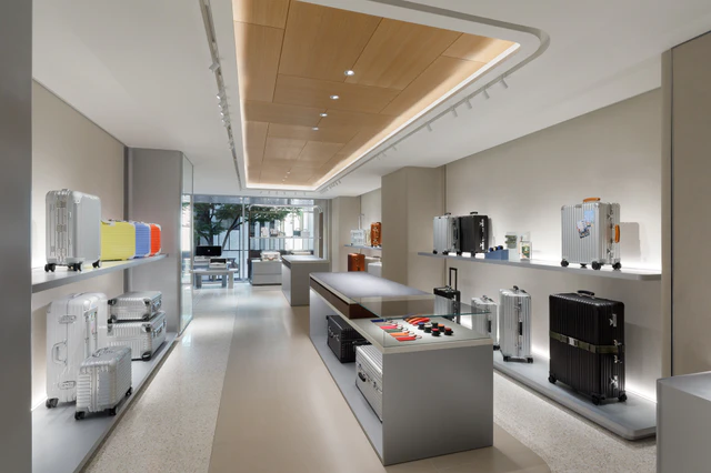 「RIMOWA Store 名古屋 栄」2階店内