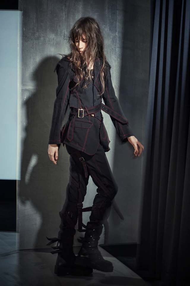 LIMI feu Autumn/ Winter 2025-26 collection ベルテッドジャケット