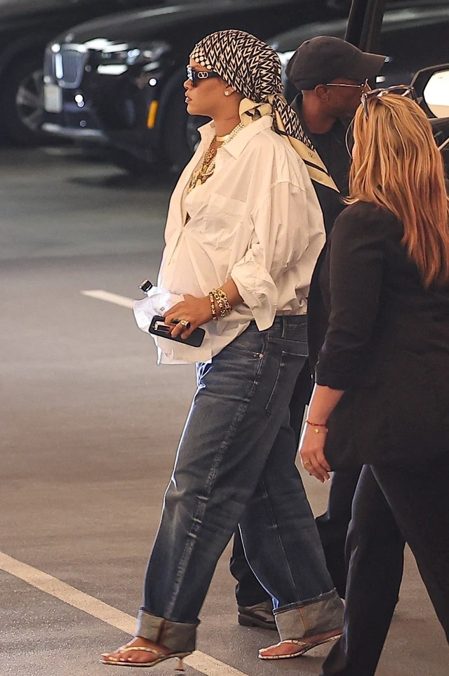 リアーナ(Rihanna) Valentino/Backgrid