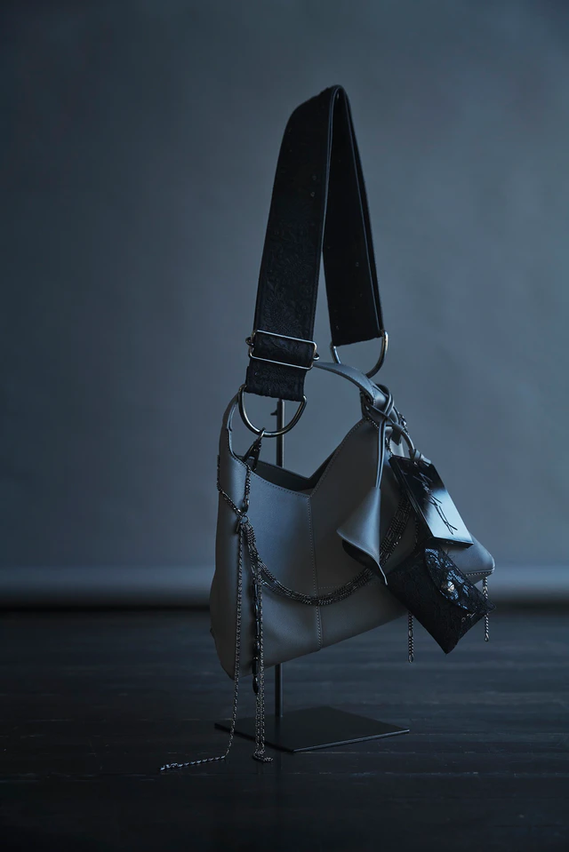 ヨウジヤマモト discord Yohji Yamamoto POLYHEDRON S + SHOULDER BELT EMBROIDERY + TROUSSE CHARM SHOULDER