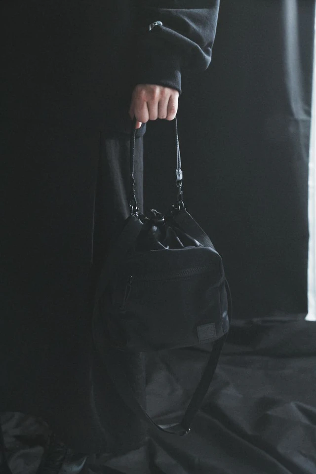 ヨウジヤマモト Y’s×ニューエラ 2025-2026秋冬コレクション 2-Way Drawstring Pouch