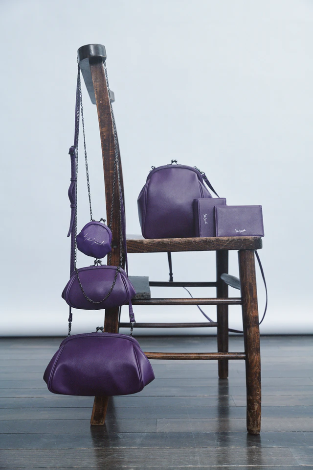ヨウジヤマモト discord Yohji Yamamoto、2025-26秋冬コレクションの最新作 POUCH / CLASP POUCH WIDE