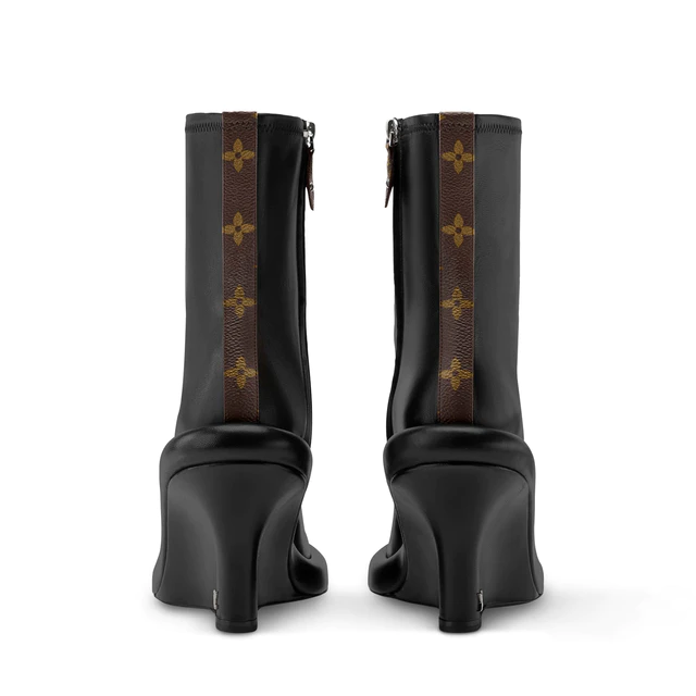  ルイ・ヴィトン 2025秋冬ウィメンズ・コレクション ：ラウンジ ウェッジ アンクルブーツ ウェッジソール：9 cm ラムレザー