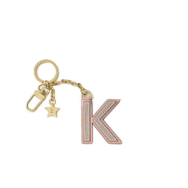 ボナベンチュラの新イニシャルキーホルダー、バッグに印象のスイッチを