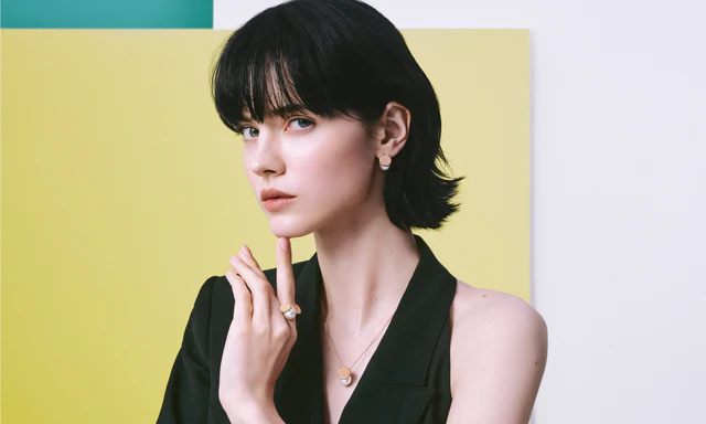 TASAKI ディスクパール ペンダント［18K SAKURAGOLD™、南洋真珠 白蝶、ダイヤモンド］\1,210,000／ディスクパール イヤリング［18K SAKURAGOLD™、南洋真珠 白蝶、ダイヤモンド］\1,540,000／ディスクパール リング［18K SAKURAGOLD™、南洋真珠 白蝶、ダイヤモンド］\1,650,000