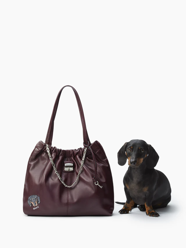 マーク ジェイコブス「BARK JACOBS」が拡大開催 ペットポートレート入りバッグに2025年フォール新作も登場