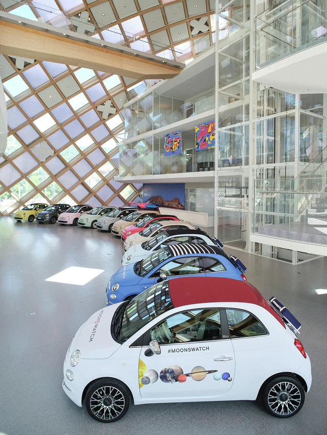 スウォッチ「MoonSwatchツアー」岡山に上陸 FIAT 500と巡るユニークなイベント