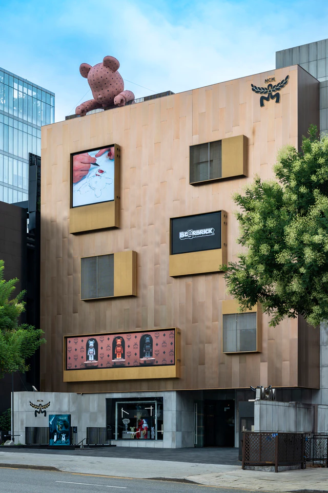 MCMがFrieze Seoul 2025でBE@RBRICKとの没入型エキシビションを開催