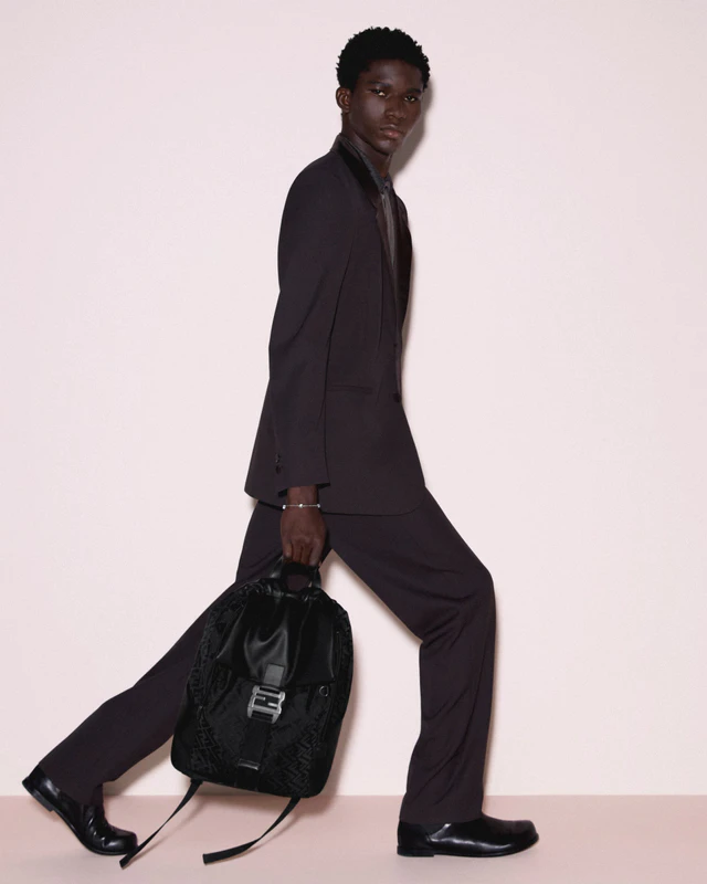 FENDI 2025-26秋冬「フェンディ フラックス バックパック」登場 メゾンのDNAを受け継ぐ革新デザイン