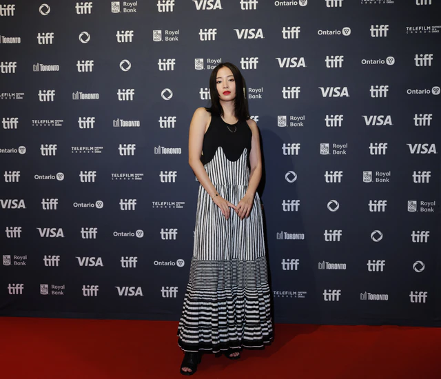 広瀬すず、トロント国際映画祭「遠い山なみの光」プレミアでルイ・ヴィトンを纏う