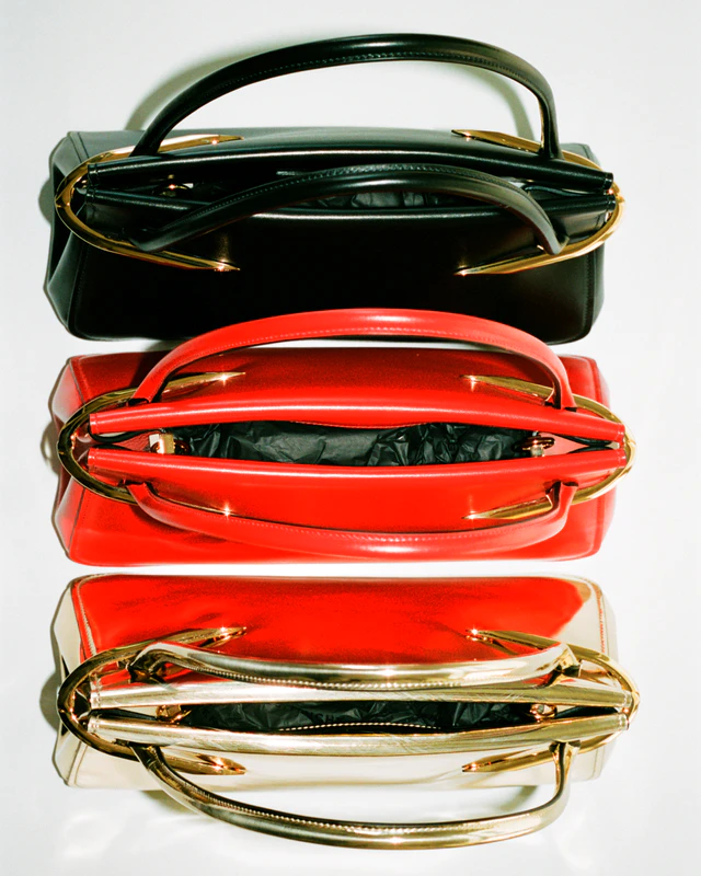 ジバンシィ2025秋冬の注目新作、「ピンチ」バッグがラインナップに加わる