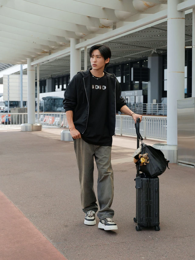ミラノへ向かう目黒蓮 フェンディ2026年春夏ショー参加前の洗練スタイル