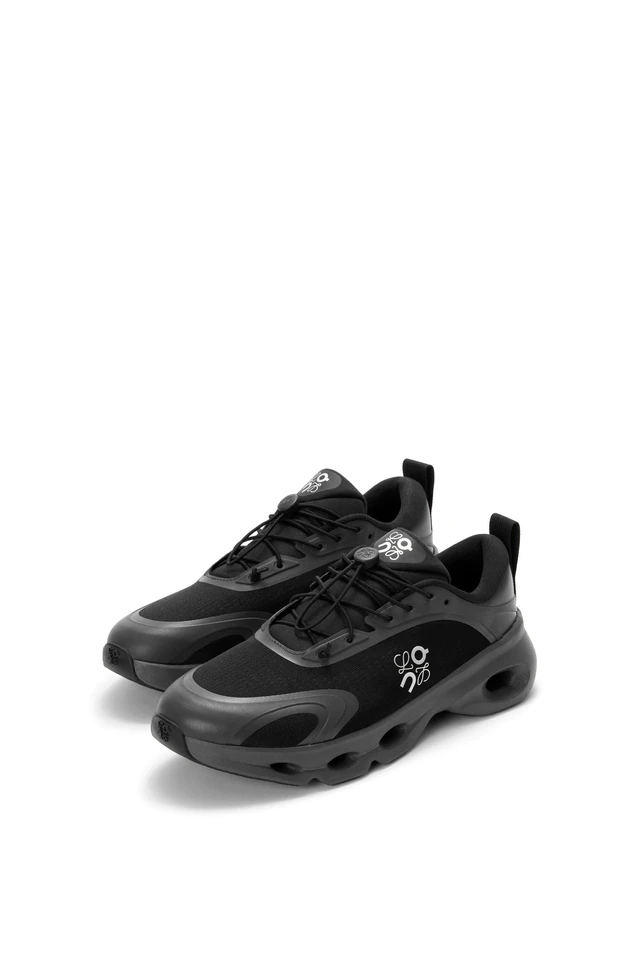LOEWE ロエベ x On ブラック スニーカー ロエベ LOEWE x On が提案する「クラウドソロ」、クラフトと機能美が