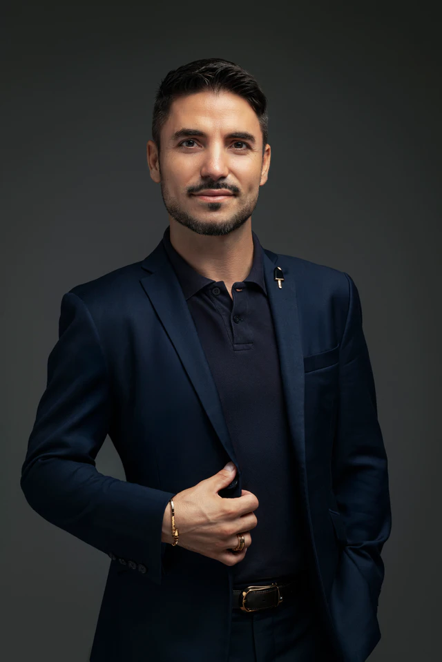 ブルガリ「カレイドス 色彩・文化・技巧展」ブルガリ ヘリテージ キュレーター ディレクター ジスラン・オークレマンヌ