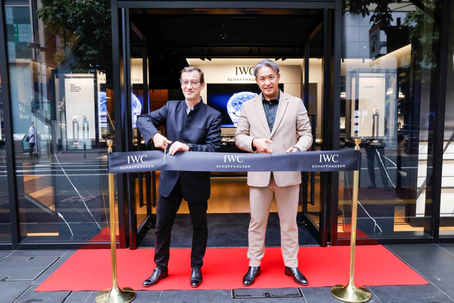 IWC福岡ブティックがグランドオープン、五十嵐亮太がゲストとして祝福