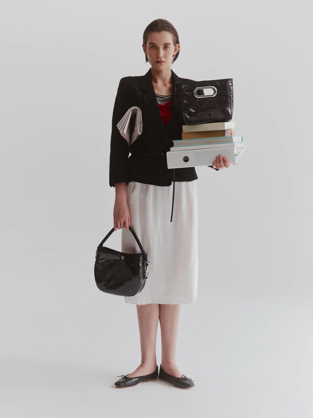 吉田カバンPOTRの新作GLOSS、ミニマルに煌めく秋のバッグコレクション