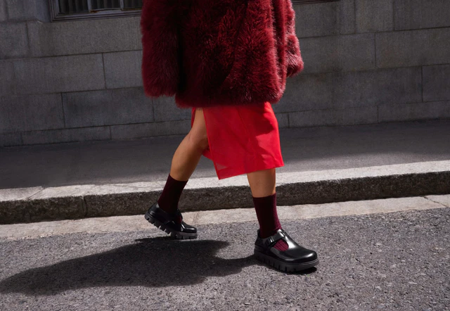 ビルケンシュトック 「PARIS CHUNKY」登場、Tストラップが主役の新時代