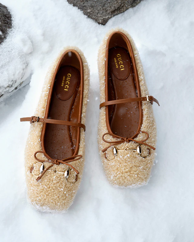 グッチ「アルティテュード」コレクション、雪山の静寂と躍動を纏うウィンタースタイル